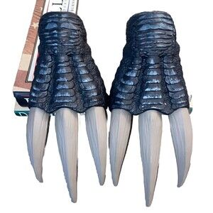 Jurassic World Dominion Therizinosaurus Pair of Dinosaur Claws Park 2020